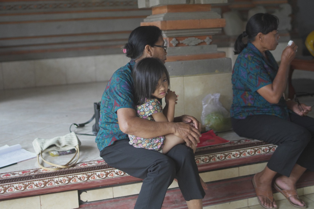 Posyandu Penuh Cinta: Balita dan Lansia Bersatu di Pangsan Dalem – Tengah
